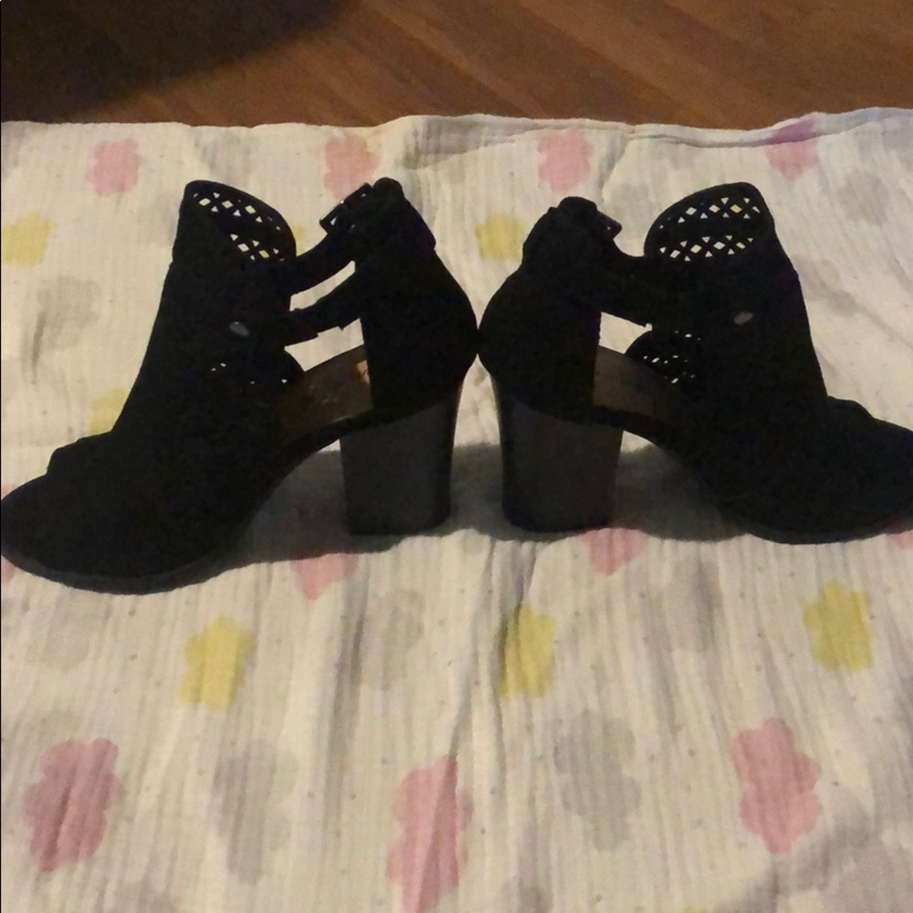 American eagle heel shoes. NEVER worn, little big. - Picture 4 of 4